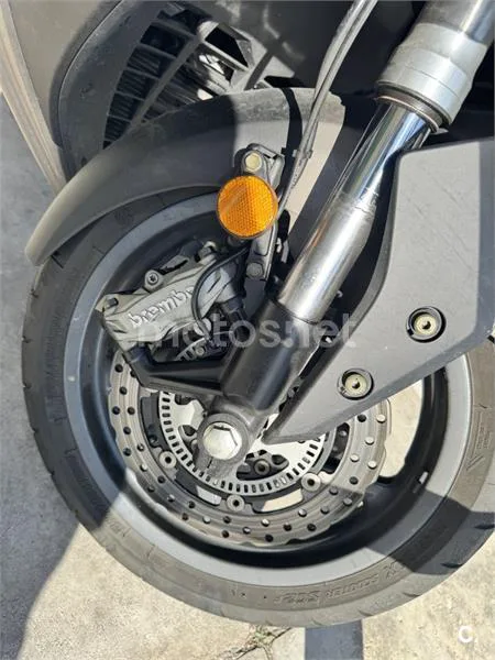 Kymco AK 550 - Vista 3