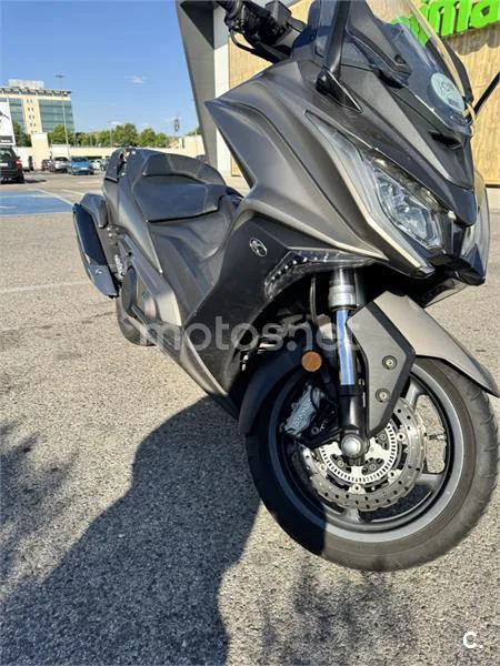 Kymco AK 550 - Vista 4