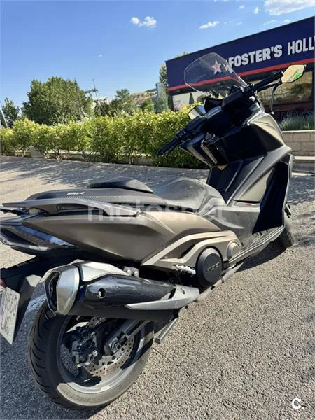 Kymco AK 550 - Vista 6