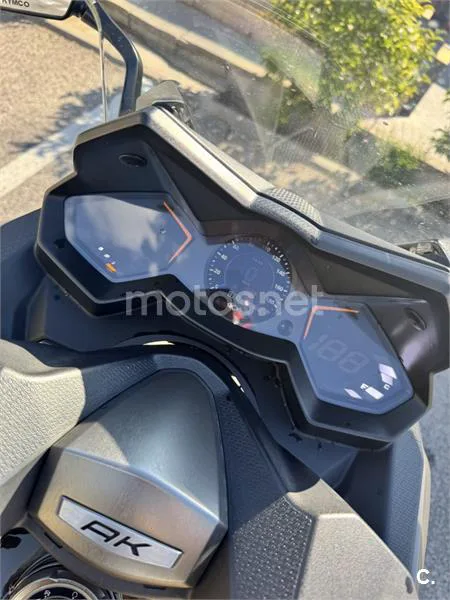 Kymco AK 550 - Vista 7