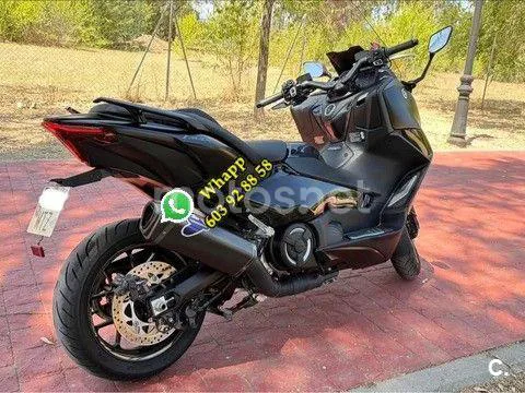 Yamaha TMAX - Vista 3