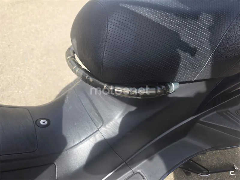 Suzuki Burgman 400 - Vista 9