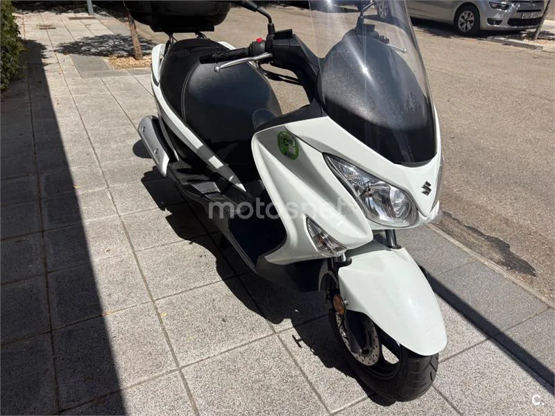 Suzuki Burgman 125 - Vista 3