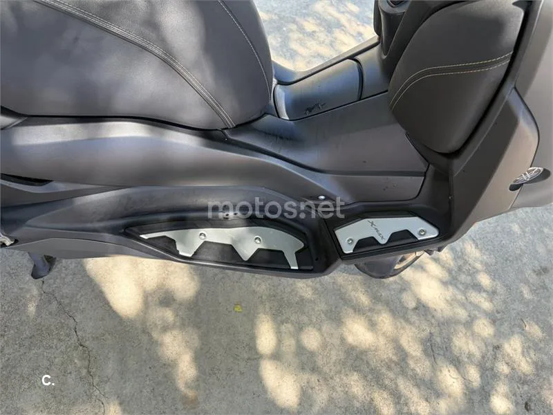 Yamaha XMAX 400 - Vista 5