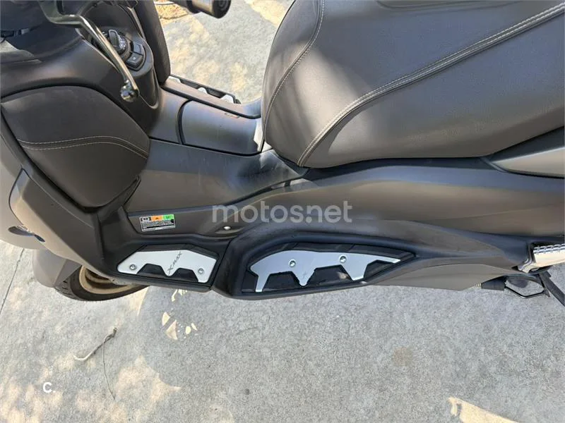 Yamaha XMAX 400 - Vista 6
