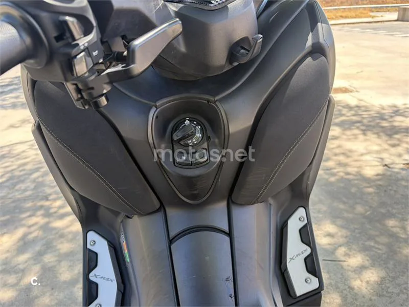 Yamaha XMAX 400 - Vista 7