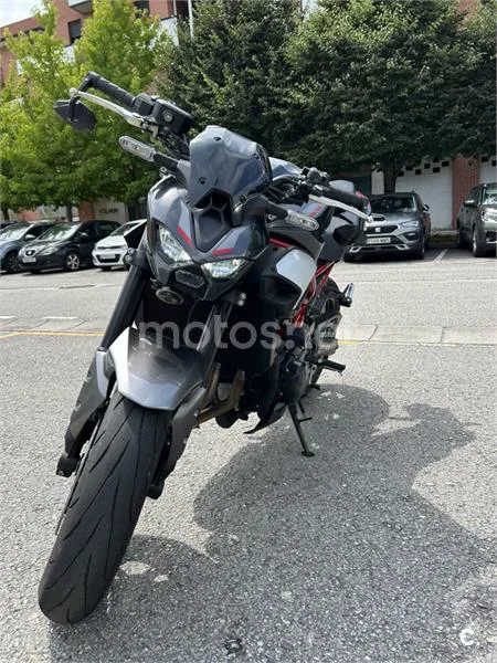 Kawasaki Z900 - Vista 4