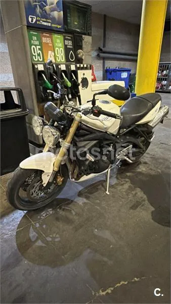 Triumph Street Triple - Vista 4