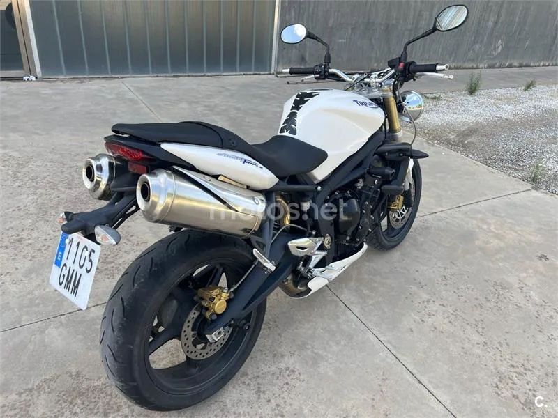 Triumph Street Triple - Vista 7