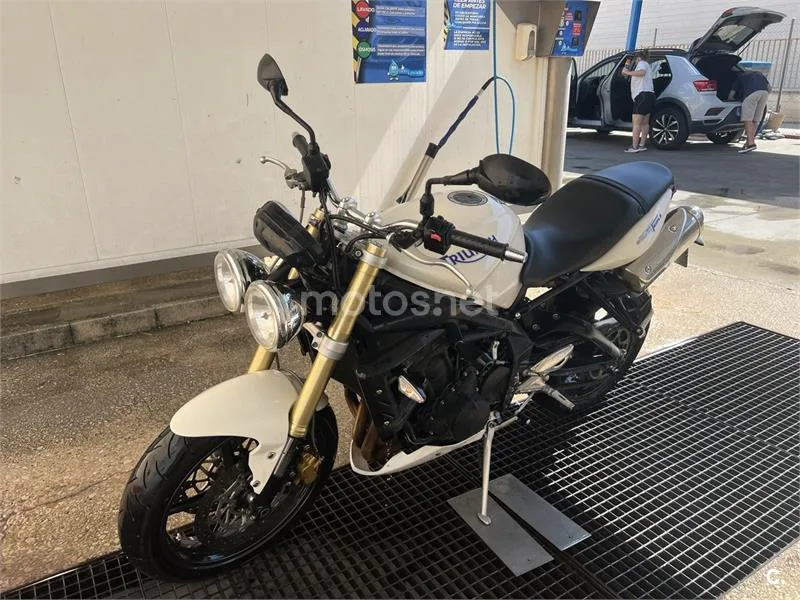 Triumph Street Triple - Vista 9