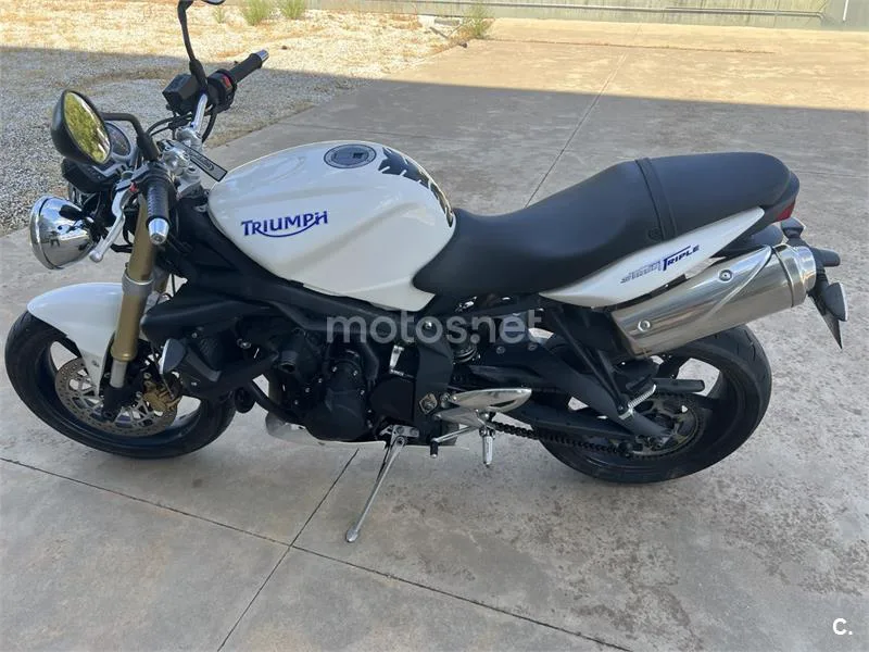 Triumph Street Triple - Vista 10