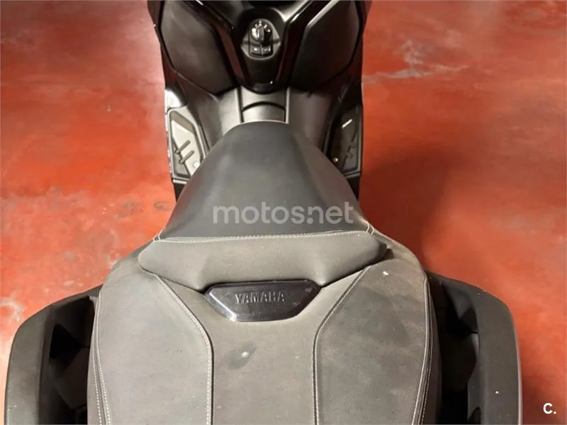 Yamaha XMAX 300 - Vista 5