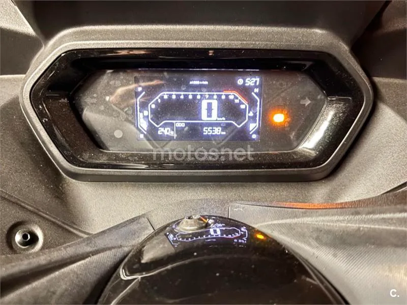 Yamaha XMAX 300 - Vista 6