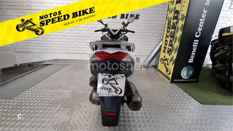 Kawasaki J300 - Vista 6