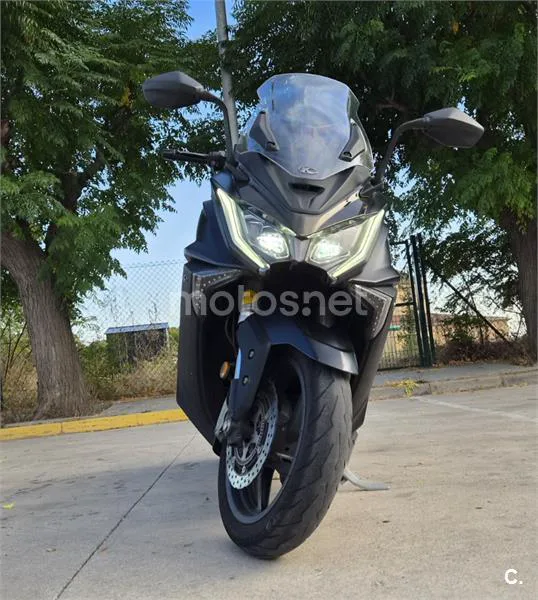 Kymco AK 550 - Vista 3