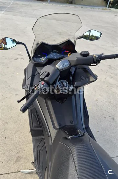 Kymco AK 550 - Vista 5