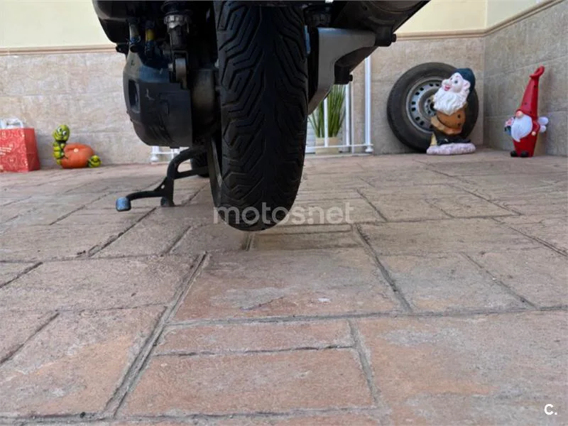 Yamaha XMAX 125 - Vista 4