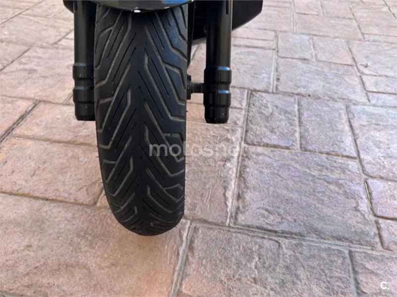 Yamaha XMAX 125 - Vista 5