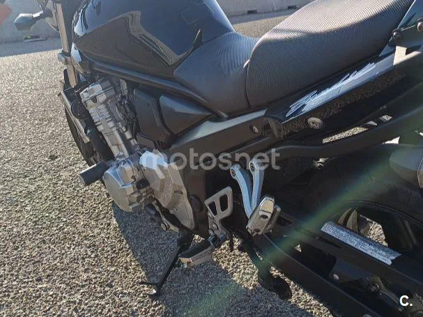 Suzuki Bandit 650 - Vista 4