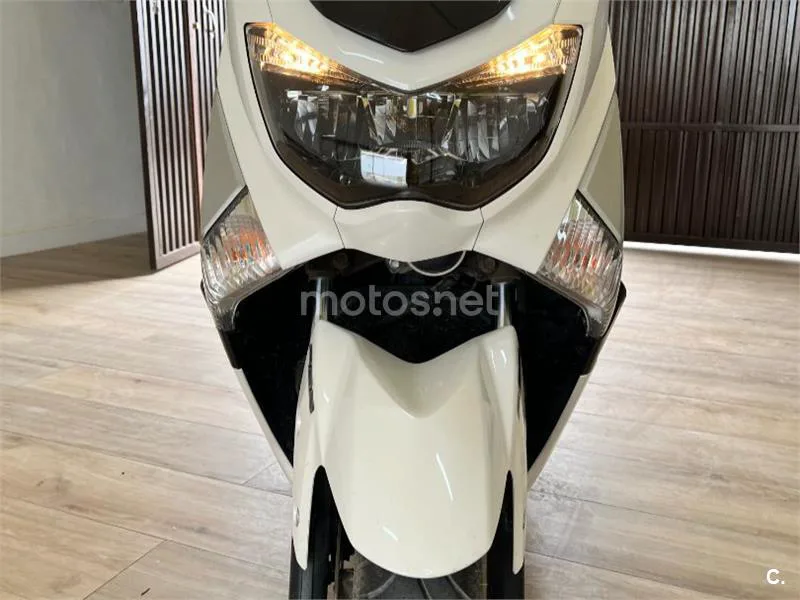 Yamaha NMAX - Vista 5