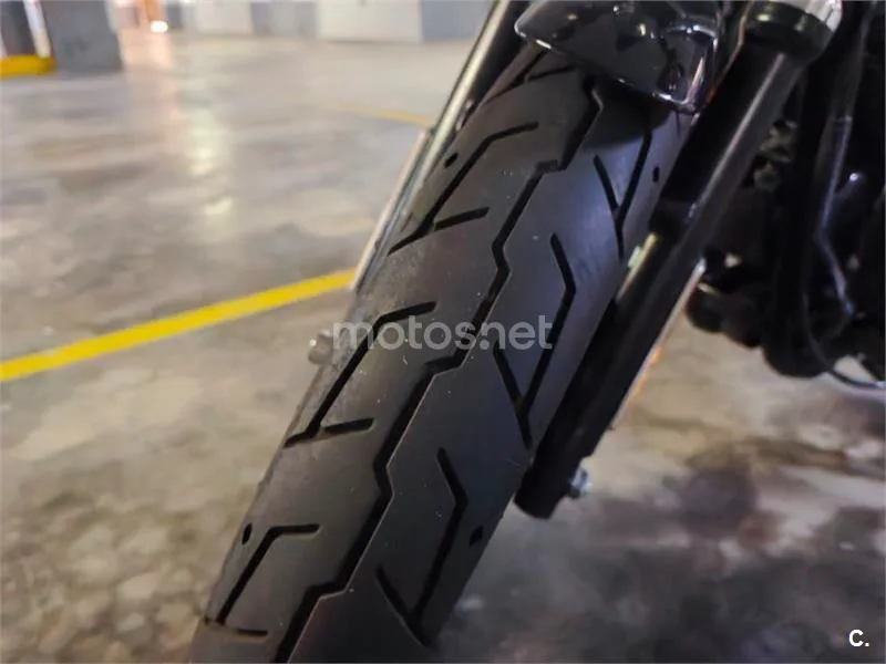 Harley-Davidson Sportster 883 - Vista 7