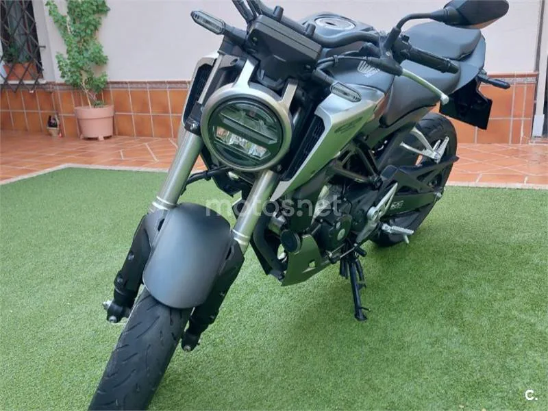 Honda CB125R - Vista 5