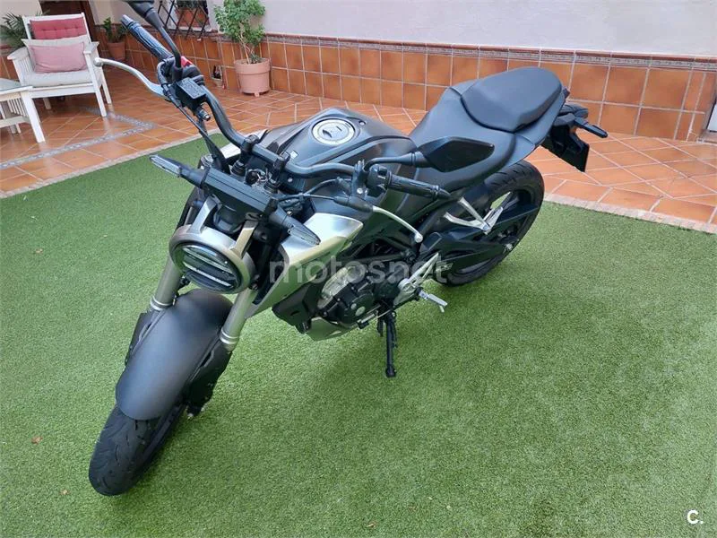 Honda CB125R - Vista 6