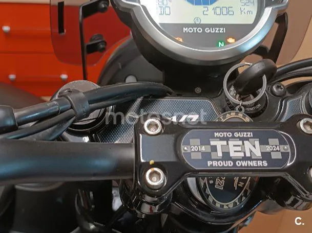 Moto Guzzi V7 - Vista 5