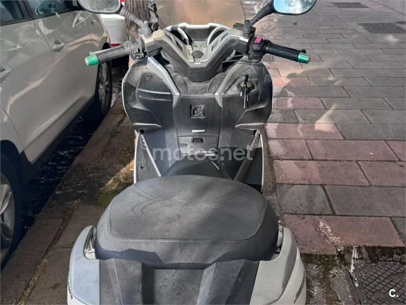 Kawasaki J300 - Vista 5