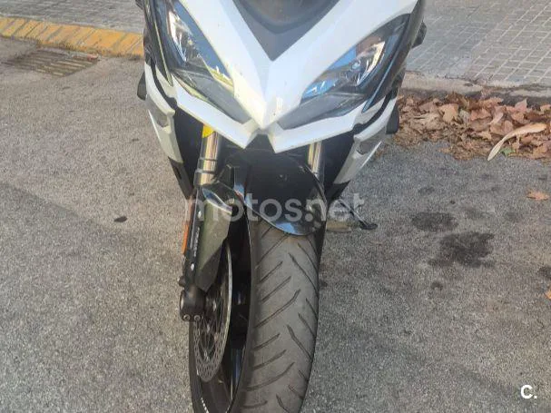 Kawasaki Ninja 1000SX - Vista 4