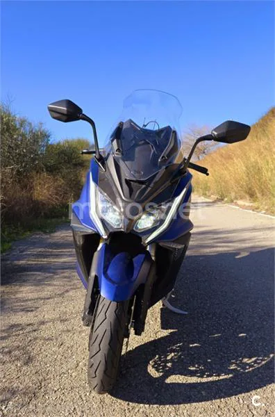Kymco AK 550 - Vista 14