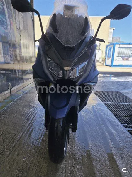 Kymco AK 550 - Vista 4