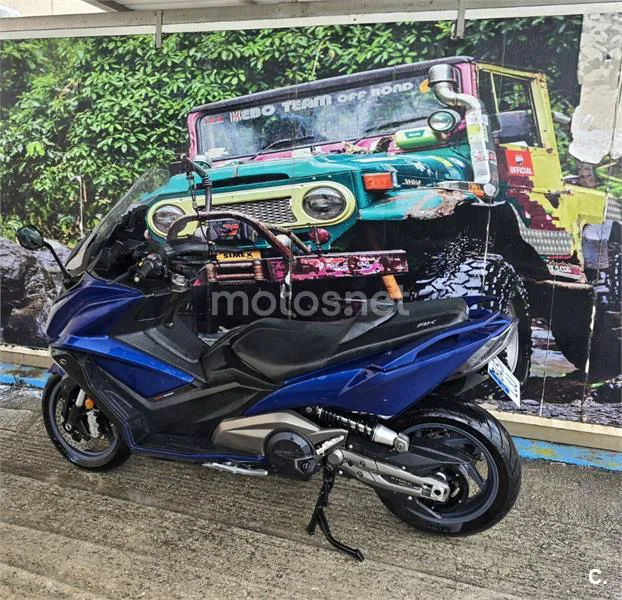 Kymco AK 550 - Vista 5