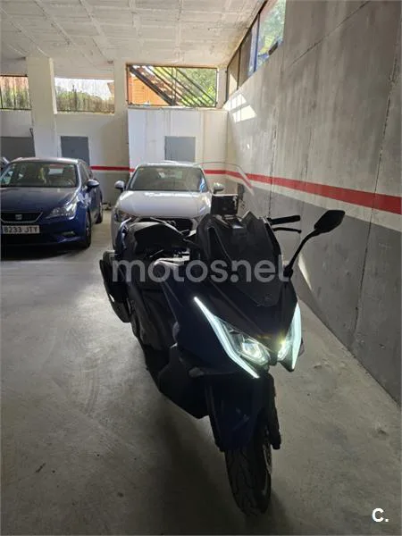 Kymco AK 550 - Vista 9