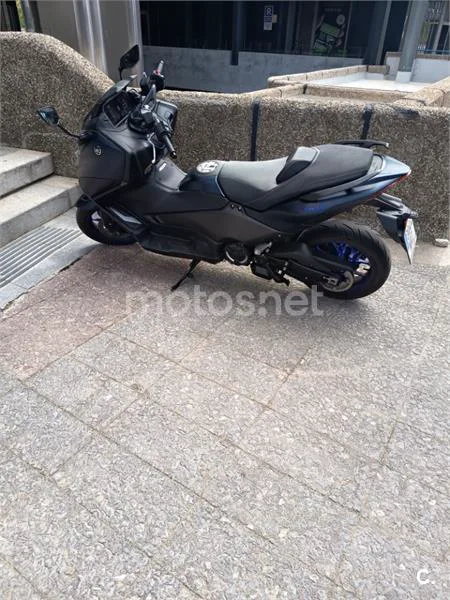 Yamaha TMAX - Vista 5
