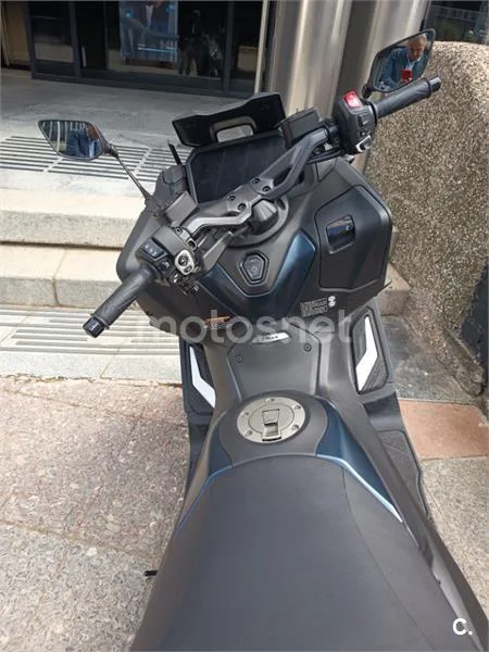 Yamaha TMAX - Vista 6