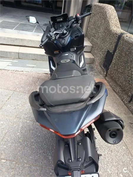 Yamaha TMAX - Vista 7