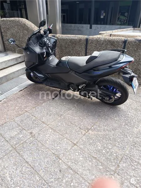 Yamaha TMAX - Vista 8