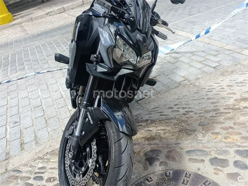 Kawasaki Z900 - Vista 3