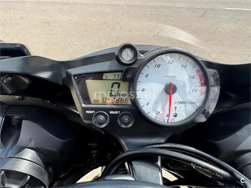 Yamaha YZF-R6 - Vista 9