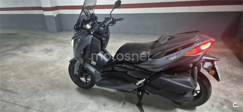 Yamaha XMAX 300 - Vista 4