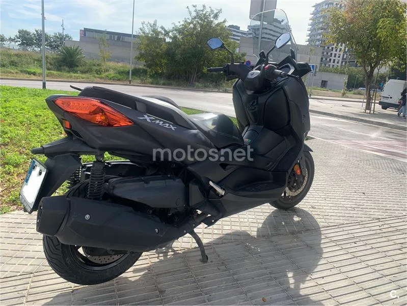 Yamaha XMAX 400 - Vista 4