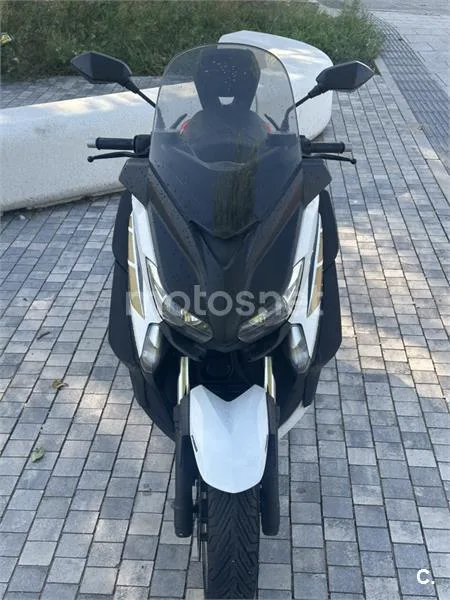 Yamaha XMAX 400 - Vista 3