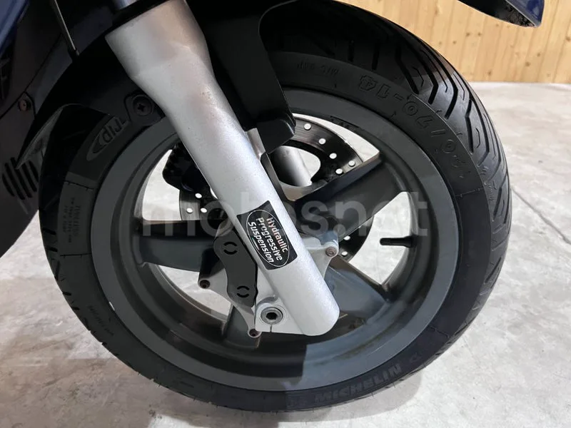 Piaggio XEvo 125 - Vista 15