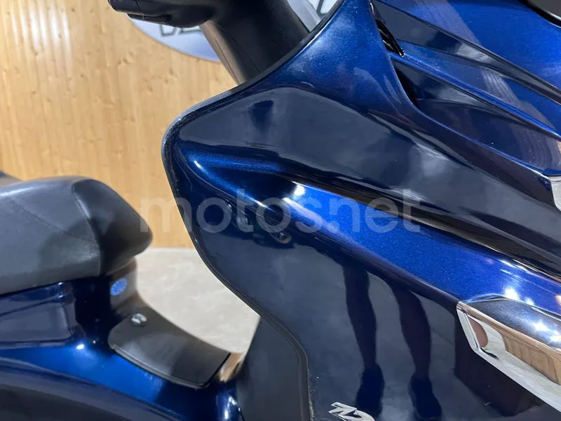Piaggio XEvo 125 - Vista 18