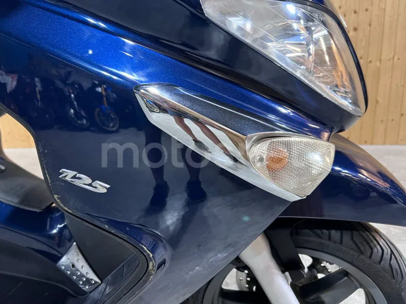 Piaggio XEvo 125 - Vista 19