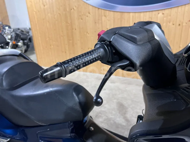 Piaggio XEvo 125 - Vista 22