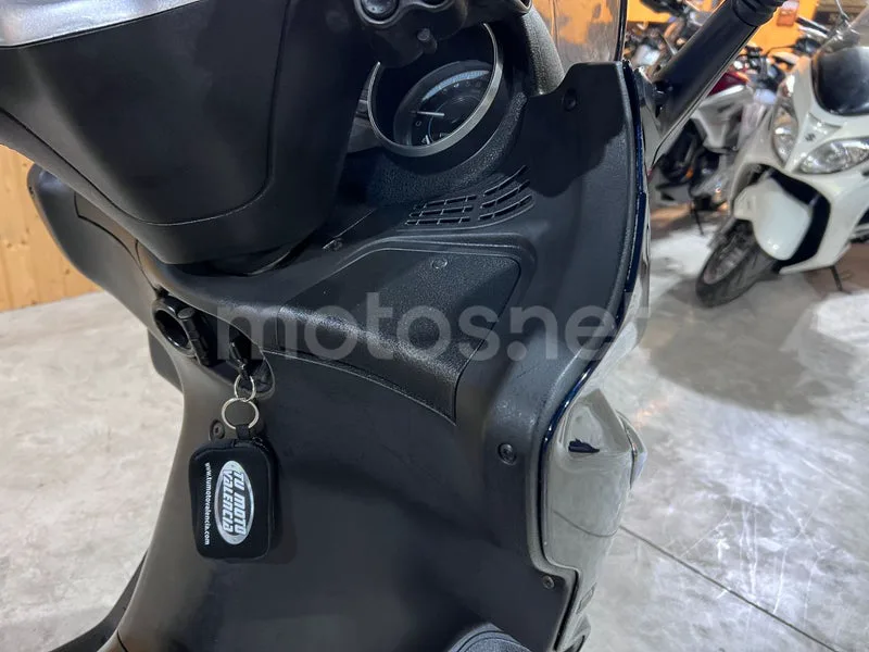 Piaggio XEvo 125 - Vista 23
