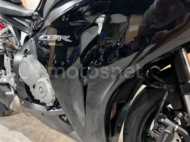 Honda CBR1000RR Fireblade - Vista 17