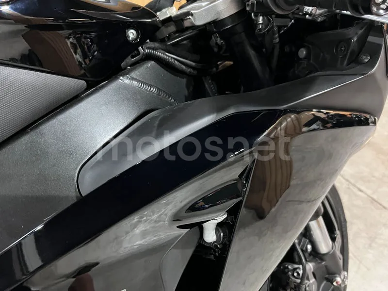 Honda CBR1000RR Fireblade - Vista 21